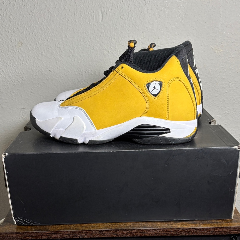 Jordan Yellow and Black Men's Shoes